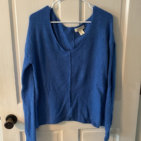 BUNDLE OF SWEATERS - Picture 11 of 13